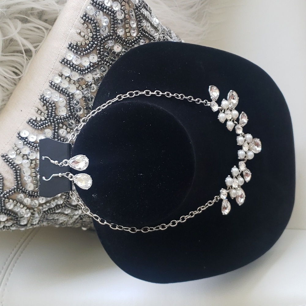 Necklace - Picture 2 of 3